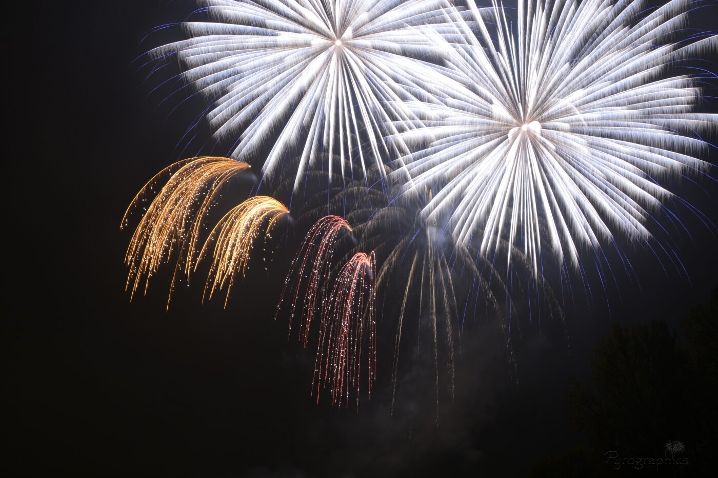 Pyrographics Feuerwerk – Musik und Unterhaltung in Deining, Bild 3